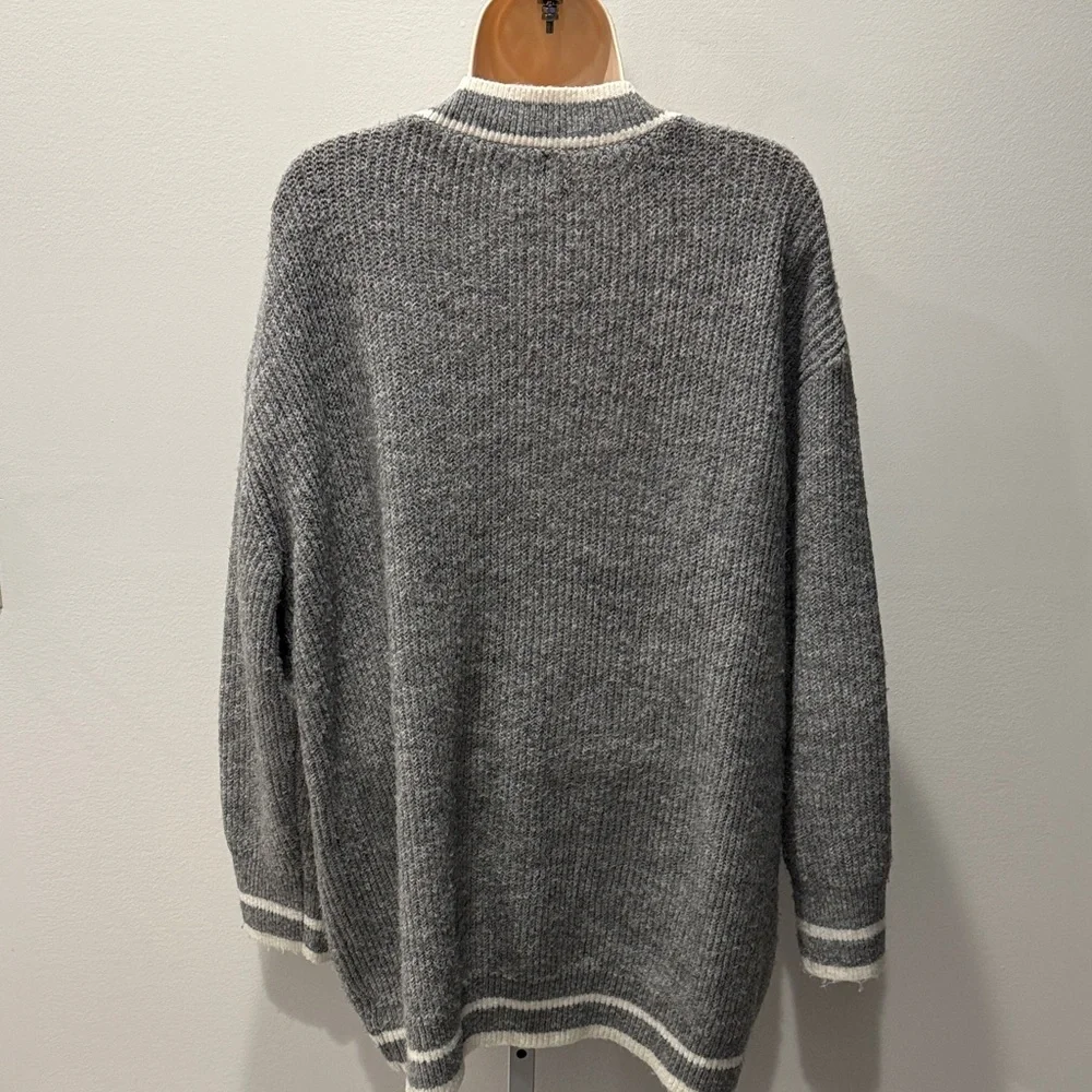 A New Day Gray White Women Cardigan Sweater Size M Oversized V-neck Knit Button - Picture 5 of 10